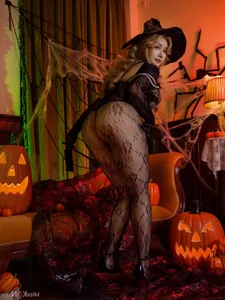 Gorgeous Halloween Witch Cosplay by Popular Chinese Cosplayer Mahua Mahua Jiang - image 13