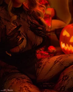 Gorgeous Halloween Witch Cosplay by Popular Chinese Cosplayer Mahua Mahua Jiang - image 1