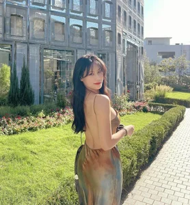 Korean Plus-Size Model Redefines Beauty Standards in a Backless Silk Dress - image 2
