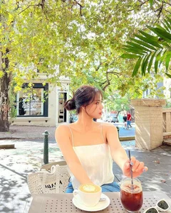Korean Plus-Size Model Redefines Beauty Standards in a Backless Silk Dress - image 1