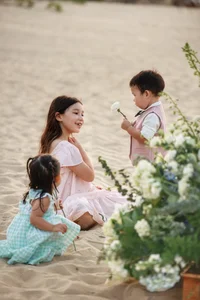 Vietnamese Celebrity News: Hoai Linh's Brother Robbed in Europe and Dong Anh Quynh's New Romance - image 33