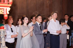 Vietnamese Celebrity News: Hoai Linh's Brother Robbed in Europe and Dong Anh Quynh's New Romance - image 41
