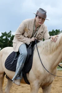 Vietnamese Celebrity News: Hoai Linh's Brother Robbed in Europe and Dong Anh Quynh's New Romance - image 45