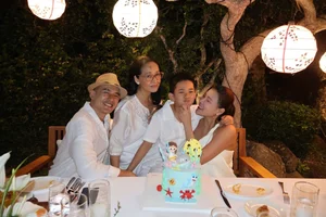 Vietnamese Celebrity News: Hoai Linh's Brother Robbed in Europe and Dong Anh Quynh's New Romance - image 10