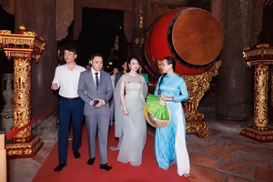 Vietnamese Celebrity News: Hoai Linh's Brother Robbed in Europe and Dong Anh Quynh's New Romance - image 16