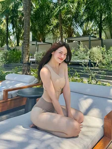 Actress Thuy Anh Flaunts Her Stunning Bikini Body and Style - image 1