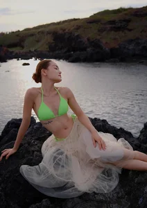 Actress Thuy Anh Flaunts Her Stunning Bikini Body and Style - image 4