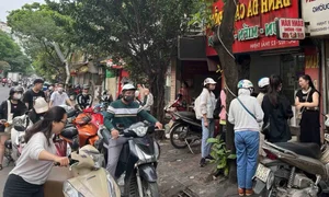 Hanoi’s Famous Fried Donut Shop Selling Over 5,000 Crispy Treats Daily - image 8
