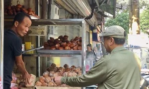 Hanoi’s Famous Fried Donut Shop Selling Over 5,000 Crispy Treats Daily - image 6