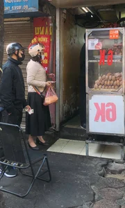 Hanoi’s Famous Fried Donut Shop Selling Over 5,000 Crispy Treats Daily - image 2