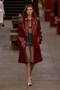 Jennie Stuns at Chanel Show: Her Custom Runway Look Outshines the Models - image 4