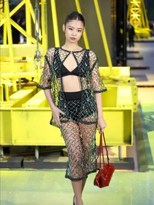 Jennie Stuns at Chanel Show: Her Custom Runway Look Outshines the Models - image 2