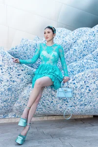 Model Thu Hang and Daughter Turn Heads with Matching Outfits in the US - image 6