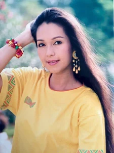 The Nostalgic Lives of Vietnam’s Legendary 1990s Calendar Queens Today - image 1