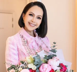 The Nostalgic Lives of Vietnam’s Legendary 1990s Calendar Queens Today - image 2