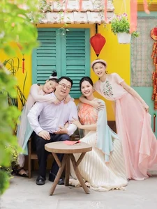 Meet the Adorable Mixed-Heritage Daughters of Miss Vietnam Huong Giang - image 0