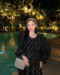 Elegant Maternity Style: How Linh Rin Chicly Conceals Her Baby Bump - image 5