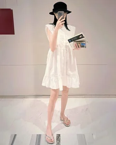 Elegant Maternity Style: How Linh Rin Chicly Conceals Her Baby Bump - image 1