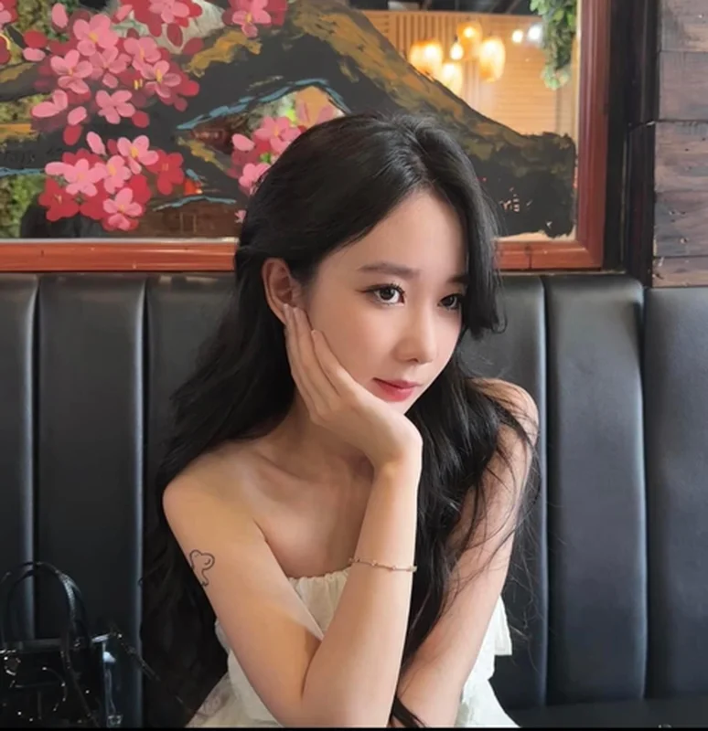 Popular Female Streamer Stuns Fans with Bold New Look and Surprise Announcement