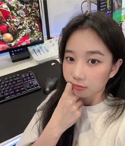Popular Female Streamer Stuns Fans with Bold New Look and Surprise Announcement - image 2