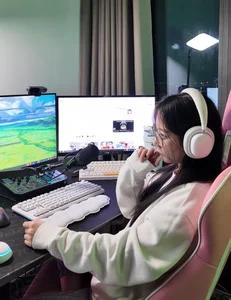 Popular Female Streamer Stuns Fans with Bold New Look and Surprise Announcement - image 4