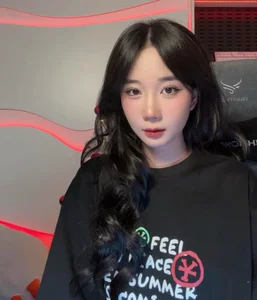 Popular Female Streamer Stuns Fans with Bold New Look and Surprise Announcement - image 1