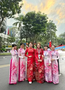 Vietnamese Artists Express Excitement and Pride for National Holidays - image 11