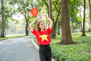 Vietnamese Artists Express Excitement and Pride for National Holidays - image 3