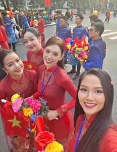 Vietnamese Artists Express Excitement and Pride for National Holidays - image 21