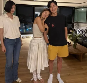 Viral Photo Sparks Showbiz Debate: Famous Actress and Her Friend's Husband - image 5