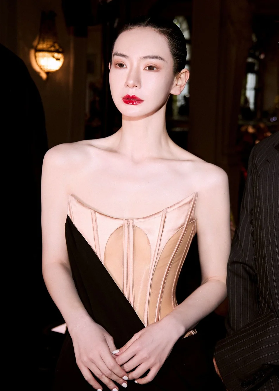 Yang Mi Captivates Paris Fashion Week with Her Versatile and Stunning Looks