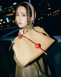 Luxury Lollipop Accessory Worth Billions of Dong Captivates Fashion Elite - image 11