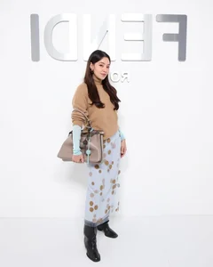 Luxury Lollipop Accessory Worth Billions of Dong Captivates Fashion Elite - image 6