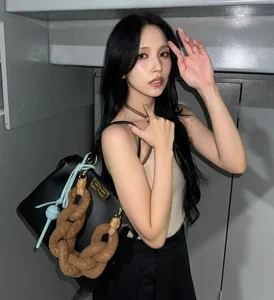 Luxury Lollipop Accessory Worth Billions of Dong Captivates Fashion Elite - image 7