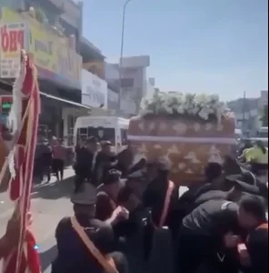 Heartbreaking Moment in Ho Chi Minh City: Netizens React to Funeral Procession Accident - image 0