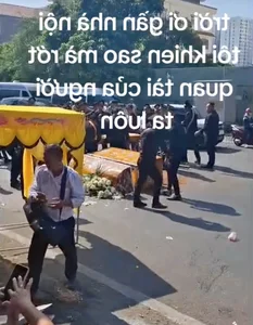 Heartbreaking Moment in Ho Chi Minh City: Netizens React to Funeral Procession Accident - image 5
