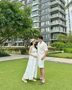 Football Star's Ex-Girlfriend Shares Stunning Delivery Room Photos - image 1