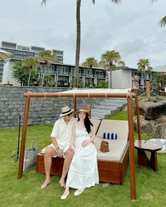Football Star's Ex-Girlfriend Shares Stunning Delivery Room Photos - image 5