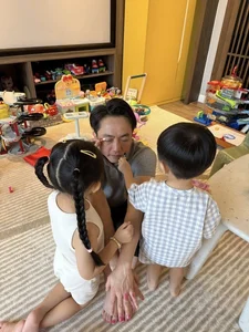 The Simple Side of Billionaire Cuong Do La: Heartwarming Family Moments - image 4