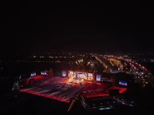 Emotional Highlights from the Chông Gai Concert: Tu Long’s Acrobatics and Tearful Moments - image 6