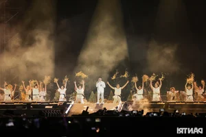 Emotional Highlights from the Chông Gai Concert: Tu Long’s Acrobatics and Tearful Moments - image 4