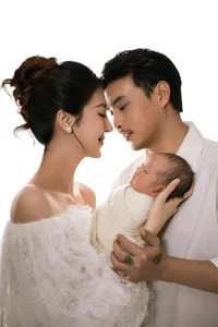 Celebrity Life Updates: Health Awareness and Beautiful Motherhood Journeys - image 5