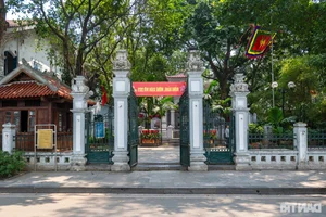 Discovering Century-Old Artifacts Near Hanoi’s Hoan Kiem Lake - image 11