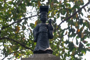 Discovering Century-Old Artifacts Near Hanoi’s Hoan Kiem Lake - image 0