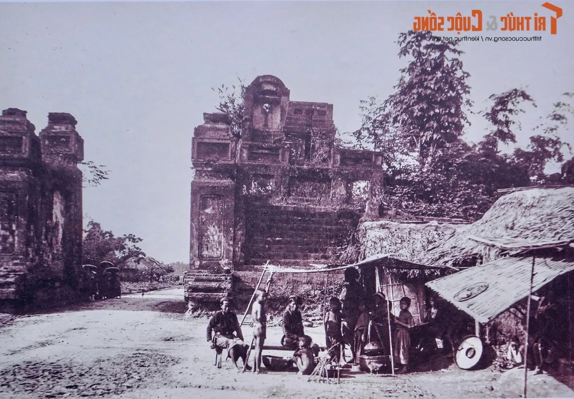 Rare Historical Glimpses of Ancient Hanoi and Its Iconic City Gates