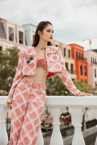 Miss Y Nhi and Minh Kien Turn Heads with Bold Fashion Statement - image 0