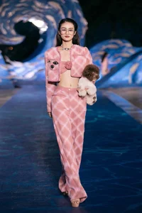 Miss Y Nhi and Minh Kien Turn Heads with Bold Fashion Statement - image 2