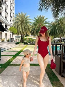 Pop Queen Ho Ngoc Ha Flaunts Stunning Bikini Figure - image 2