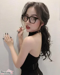Viral Sensation Tran Thanh Tam Showcases Incredible Long Legs - image 17