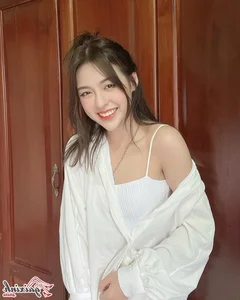 Viral Sensation Tran Thanh Tam Showcases Incredible Long Legs - image 34